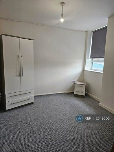 1 Bedroom Flat To Rent In Grove House, Manchester, M16