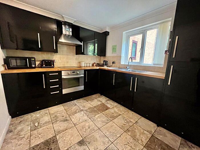 1 Bedroom Flat For Sale In Knaves Hollow, Wooburn Moor, HP10