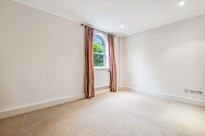 1 Bedroom Flat For Sale In Oriel Drive, Barnes, SW13