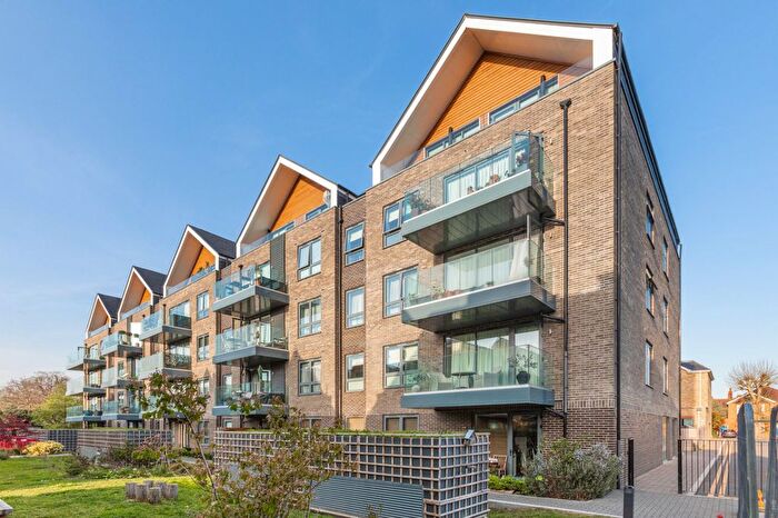 1 Bedroom Flat To Rent In Harrier House, Antoinette Close, KT1