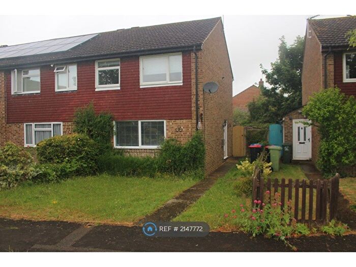 3 Bedroom Semi-Detached House To Rent In Lawrence Walk, Newport Pagnell, MK16