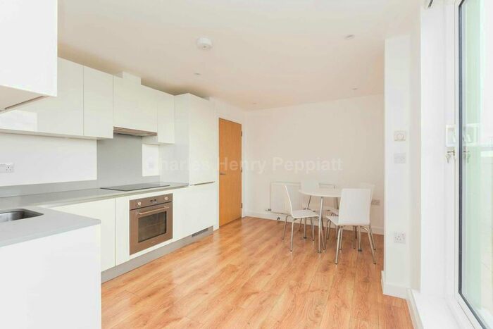 2 Bedroom Flat To Rent In Sydney Road, Enfield Town, EN2