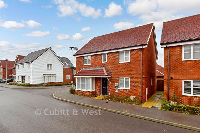4 Bedroom Detached House For Sale In Cambridgeshire Walk, Faygate, Horsham, West Sussex, RH12