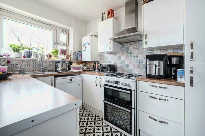 2 Bedroom Flat To Rent In Scriven Street, Haggerston, London, E8