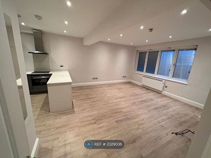 Studio To Rent In Green Lanes, London, N21