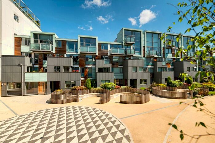 2 Bedroom Flat To Rent In Peacock Place, Islington, N1