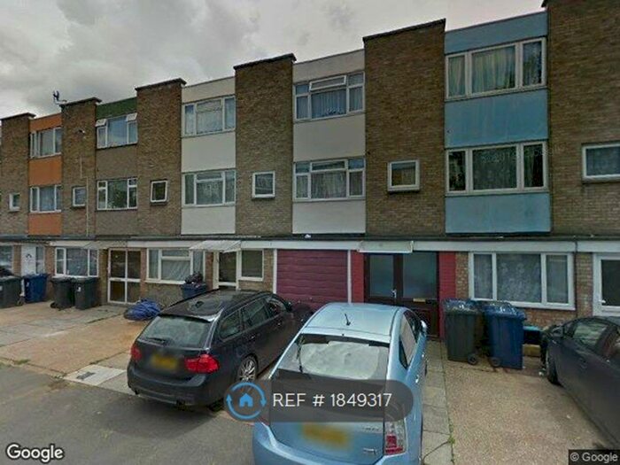 Studio To Rent In Swan Road, Southall, UB1