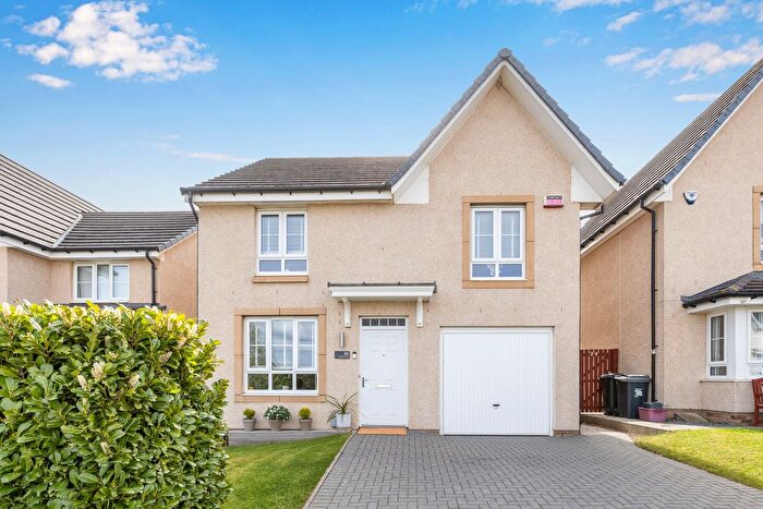 4 Bedroom Detached House For Sale In Clippens Drive, Burdiehouse, Edinburgh, EH17