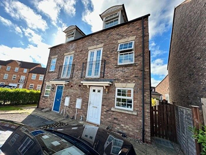 3 Bedroom Town House To Rent In Coningham Avenue, York, YO30
