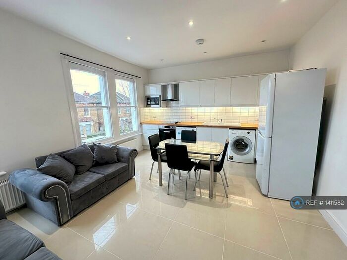 3 Bedroom Flat To Rent In Selsdon Rd, West Norwood, Tulse Hill, Brixton, Streatham, SE27