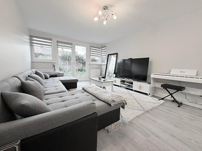 2 Bedroom Flat To Rent In Lordship Lane London, N22