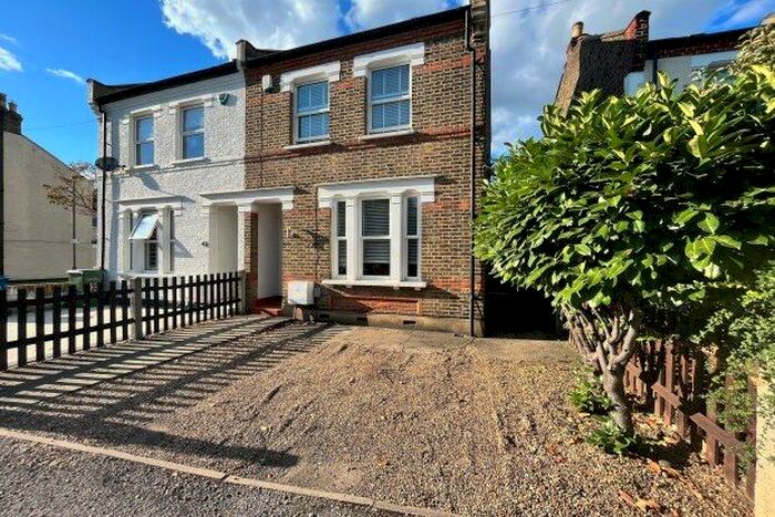 2 Bedroom Property To Rent In Chaffinch Road, Beckenham, BR3