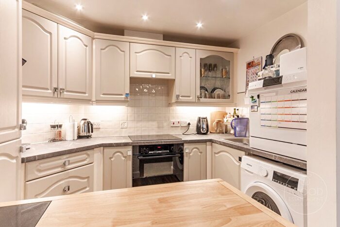 2 Bedroom Flat To Rent In Wilmslow Court, Handforth, SK9