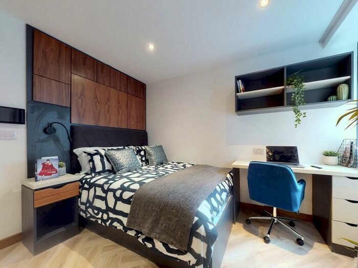 Apartment To Rent In Apt, Live Oasis Deansgate #, M2
