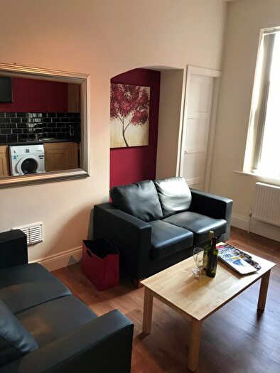3 Bedroom Flat To Rent In Flat, Foxhall Road, Forest Fields, Nottingham, NG7
