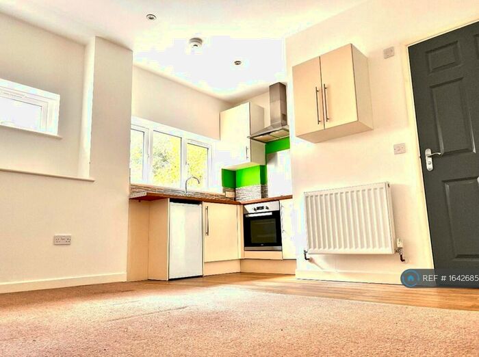 Studio To Rent In Fore Street, St. Austell, PL25