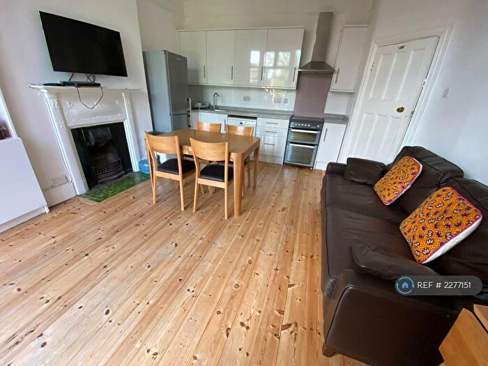3 Bedroom Flat To Rent In Olive Road, Willesden Green, NW2
