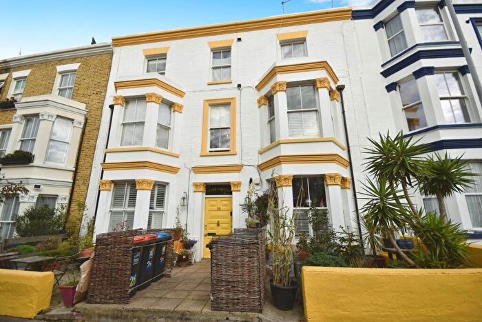 1 Bedroom Flat For Sale In Gordon Road, Margate, CT9