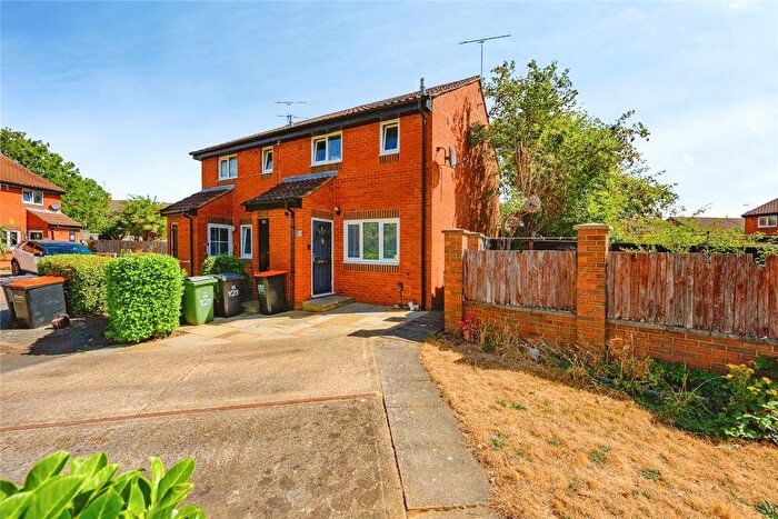 3 Bedroom Semi-Detached House For Sale In New Woodfield Green, Dunstable, Bedfordshire, LU5