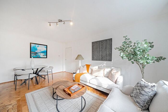 2 Bedroom Flat For Sale In Bushey Road, London, SW20