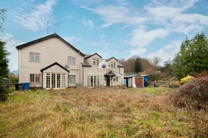 3 Bedroom Semi-Detached House For Sale In Manningtree, Colchester, CO11
