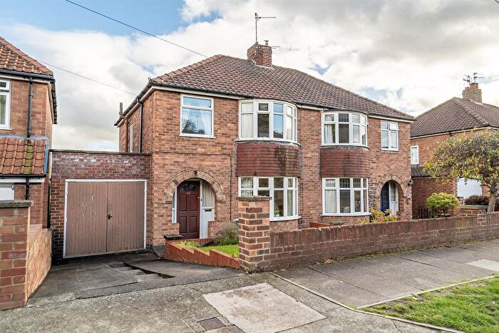 3 Bedroom Semi Detached House For Sale In Howe Hill Close, Holgate, York, YO26