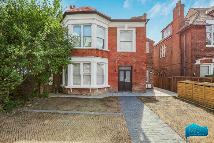 2 Bedroom Flat To Rent In High Road, Whetstone, London, N20