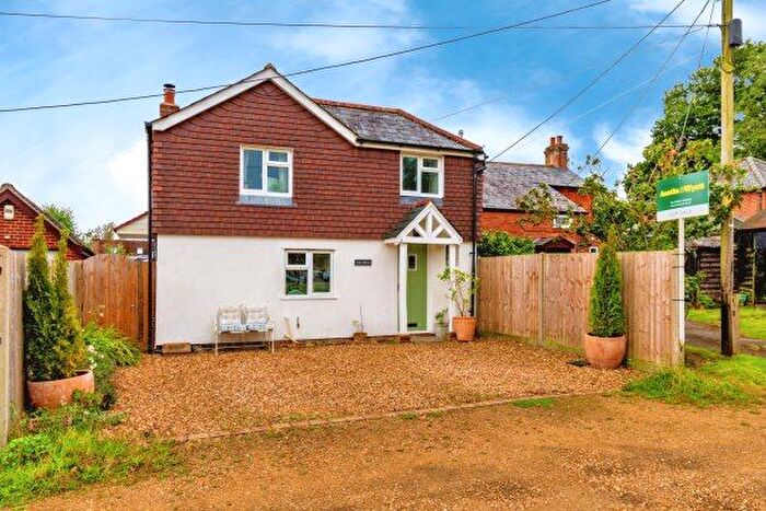 3 Bedroom Property To Rent In Pikes Hill, Lyndhurst, SO43