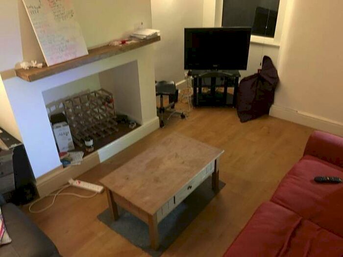 5 Bedroom Terraced House To Rent In Whitby Road, Fallowfield, Manchester, Lancashire, M14