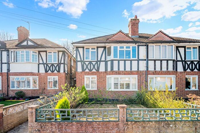 2 Bedroom Maisonette For Sale In Gordon Road, Surbiton, KT5