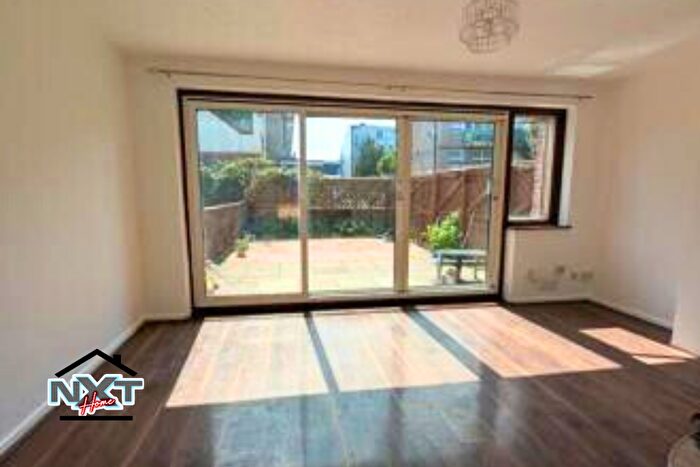 3 Bedroom Flat To Rent In Drew Road, London, E16