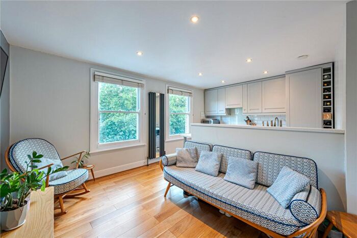 2 Bedroom Apartment For Sale In Battersea Park Road, London, SW11