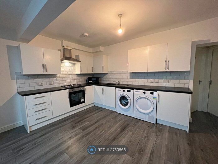 5 Bedroom Semi-Detached House To Rent In Egerton Road, Manchester, M14