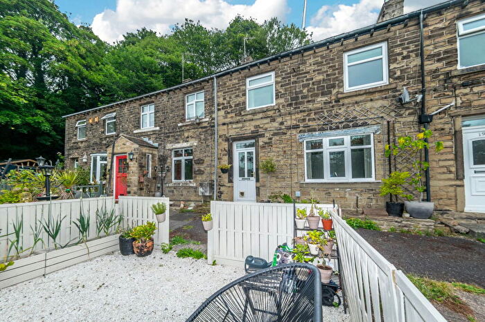 3 Bedroom Cottage For Sale In North Road, Kirkburton, HD8