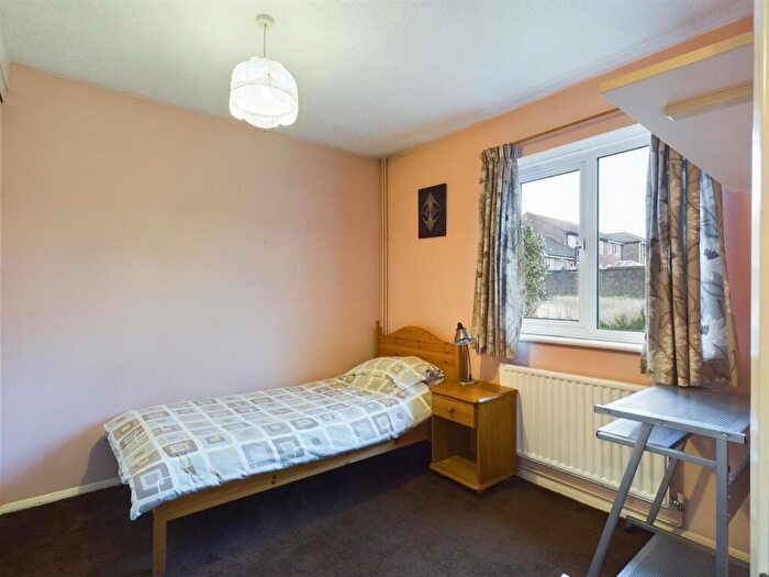 2 Bedroom Bungalow For Sale In Hewlett Close, Chippenham, SN15