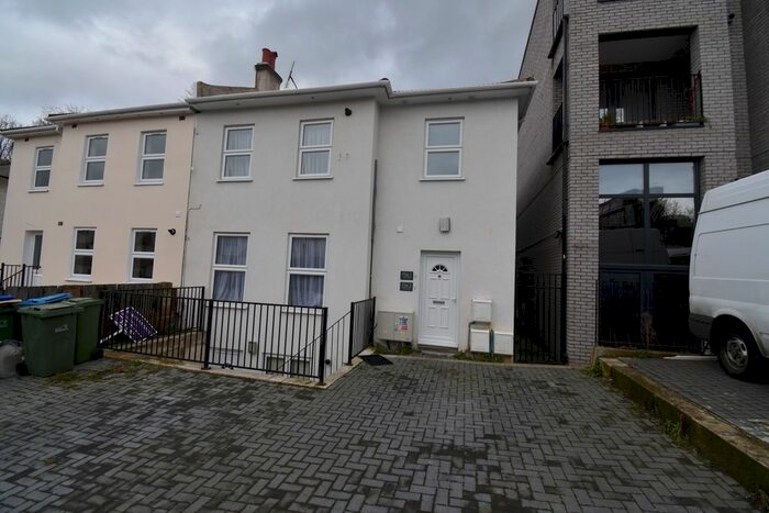 2 Bedroom Flat To Rent In Brookhill Road, London, SE18