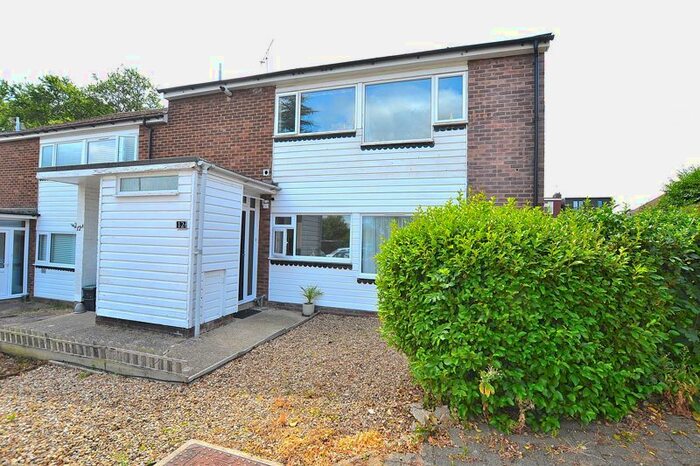 2 Bedroom Flat To Rent In Leybourne Close, Bromley, BR2