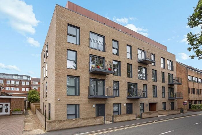 1 Bedroom Flat To Rent In Oak End Way, Gerrards Cross, SL9