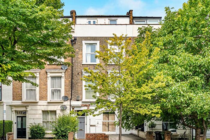 1 Bedroom Flat For Sale In Tollington Road, Holloway, N7