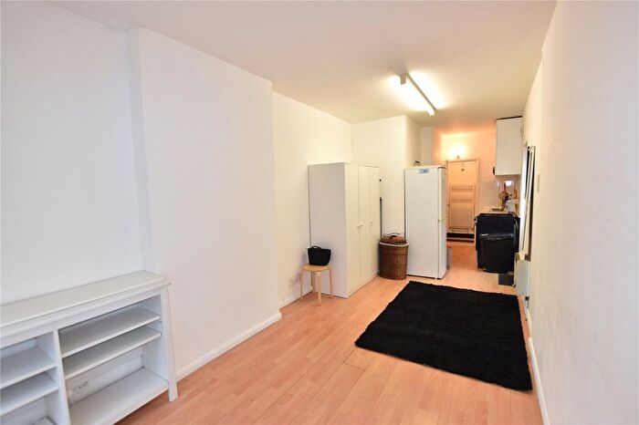 Studio To Rent In Foresters Drive, Wallington, SM6