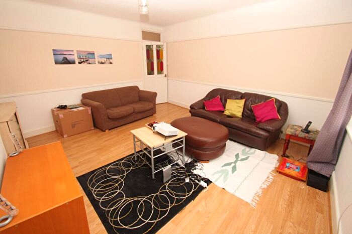 2 Bedroom Property To Rent In Wimborne Road, Moderne Mansions, BH9