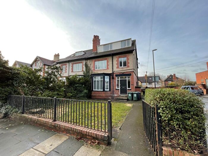 2 Bedroom Flat To Rent In Otley Road, West Park, Leeds, LS16