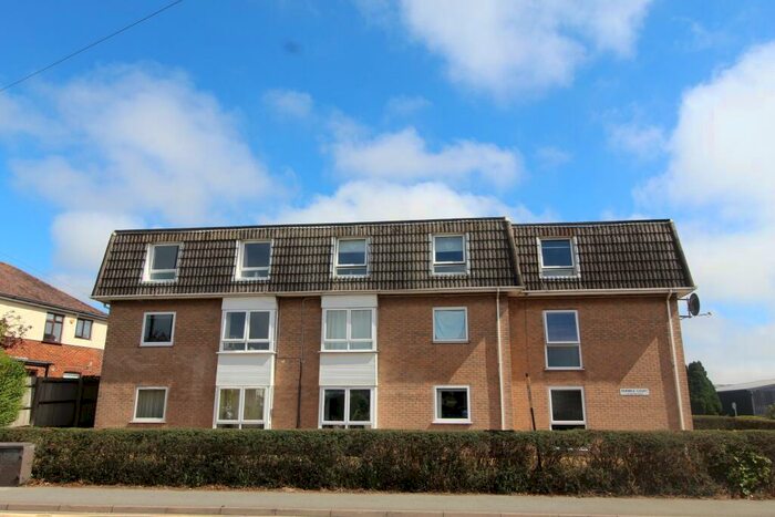 2 Bedroom Flat To Rent In Fairmile Road, Christchurch, BH23