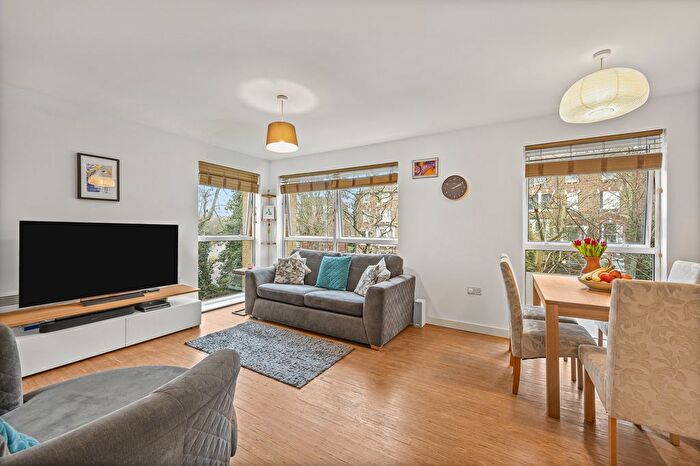 2 Bedroom Flat For Sale In Highwood Close, London, London, SE22