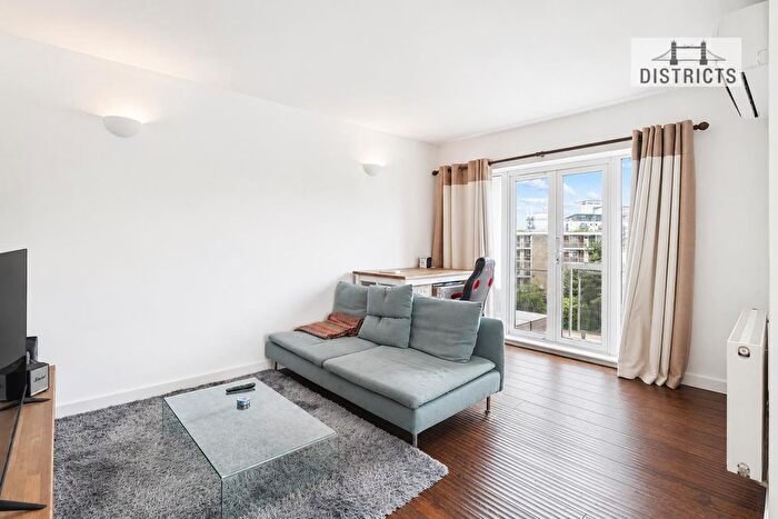 2 Bedroom Flat To Rent In Jetty Court Old Bellgate Place, London, E14