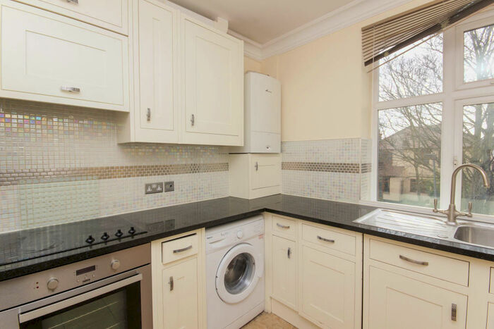 2 Bedroom Apartment To Rent In Glengall Road, Woodford Green, IG8