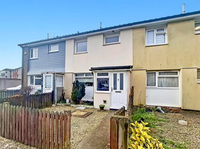 3 Bedroom Terraced House For Sale In Greenfields, Wick, BN17