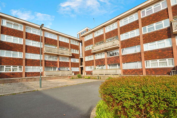 3 Bedroom Maisonette For Sale In Sutherland Close, Bognor Regis, PO21