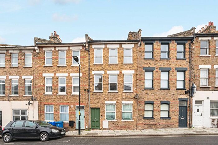 2 Bedroom Flat To Rent In Ivanhoe Road, Denmark Hill, London, SE5