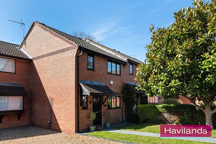 3 Bedroom Property For Sale In Gladbeck Way, Enfield, EN2